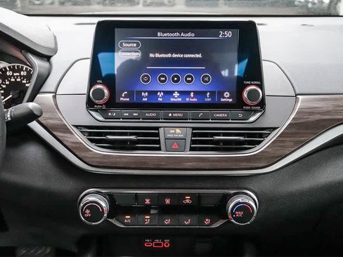 Used 2024 Nissan Altima 2.5 SV image 12