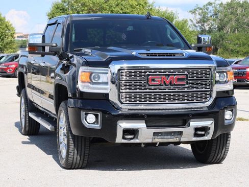 Used 2019 GMC Sierra 2500 Denali w/ Duramax Plus Package image 4