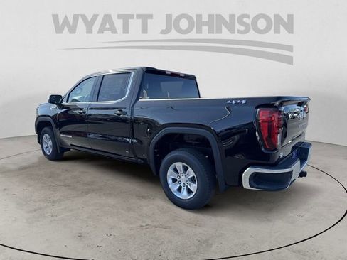 New 2026 GMC Sierra 1500 SLE image 3