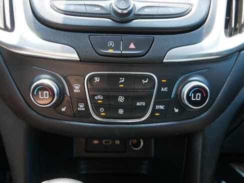 Used 2023 Chevrolet Equinox LT AWD/4WD image 16