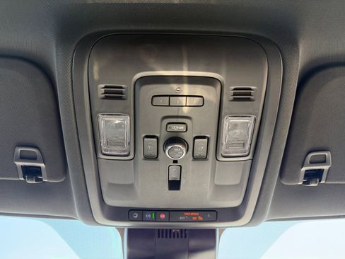 Used 2023 Chevrolet Suburban Premier AWD/4WD image 18