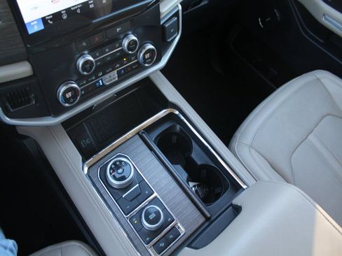 Used 2024 Ford Expedition Max Limited image 20