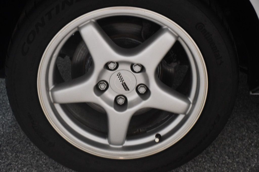 Used 1996 Chevrolet Corvette Coupe RWD image 18