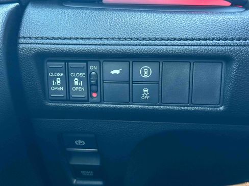 Certified 2024 Honda Odyssey Sport image 36