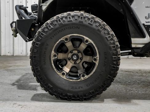 Used 2018 Jeep Wrangler Unlimited Sahara image 61