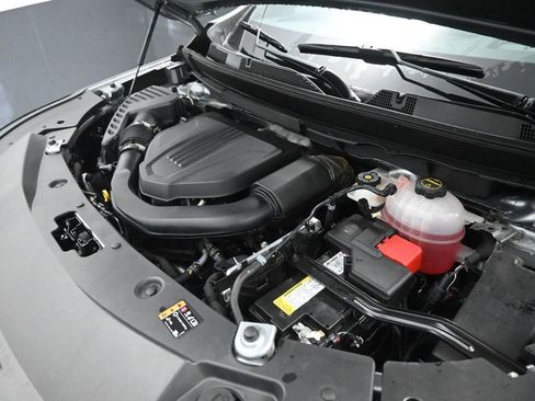 Used 2025 Buick Enclave Preferred w/ Power Package image 14