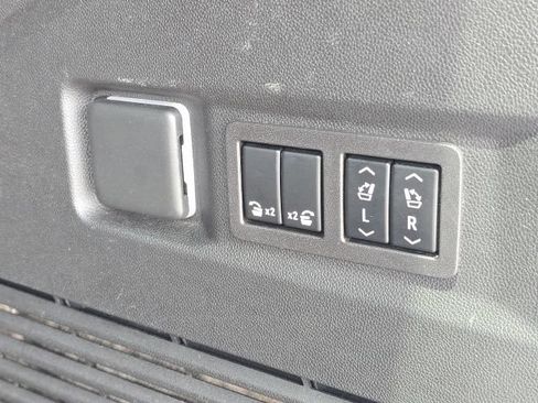 Used 2024 GMC Yukon Denali Ultimate AWD/4WD image 13