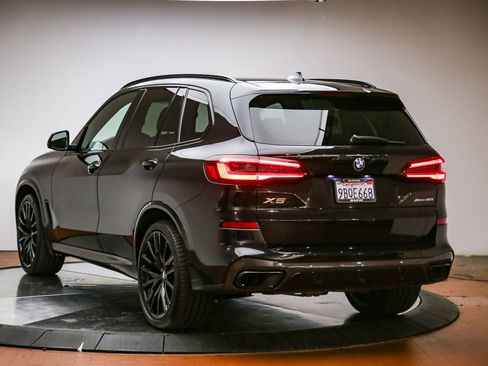 Certified 2022 BMW X5 xDrive40i w/ M Sport Package AWD/4WD image 2