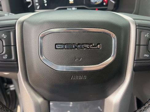 Used 2023 GMC Yukon XL Denali image 21