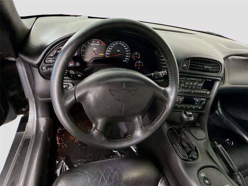 Used 2004 Chevrolet Corvette Convertible w/ Preferred Equipment Group RWD image 5