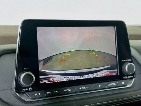 Used 2022 Nissan Rogue SV image 10