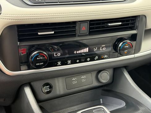 Used 2024 Nissan Rogue SV AWD/4WD image 14