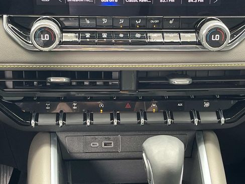 Used 2024 Chevrolet Colorado ZR2 AWD/4WD image 7