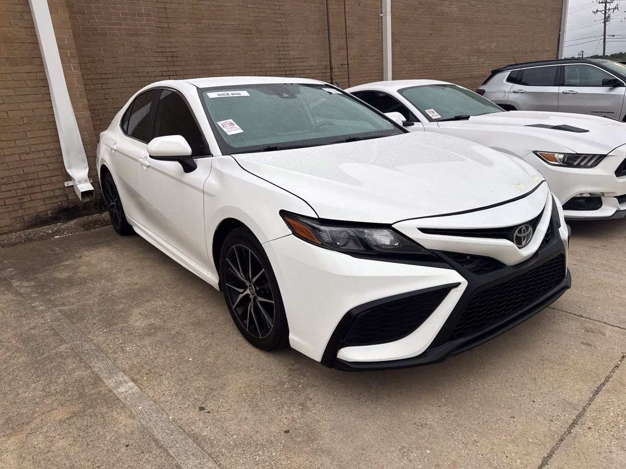 Used 2021 Toyota Camry SE FWD image 3
