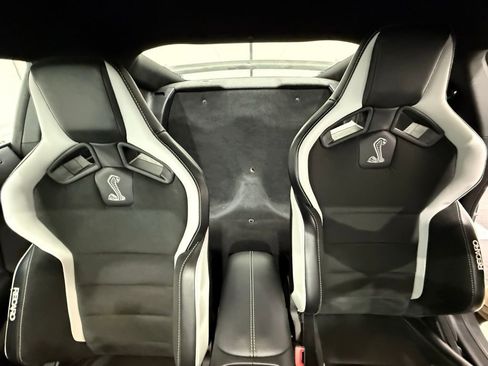 Used 2021 Ford Mustang Shelby GT500 w/ Carbon Fiber Track Pack image 20