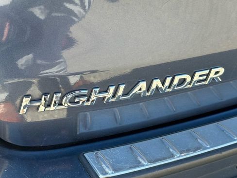 Used 2014 Toyota Highlander Limited Platinum AWD/4WD image 12
