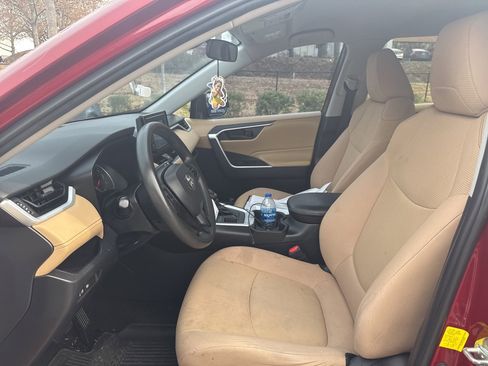 Certified 2019 Toyota RAV4 LE w/ All Weather Liner Package image 7