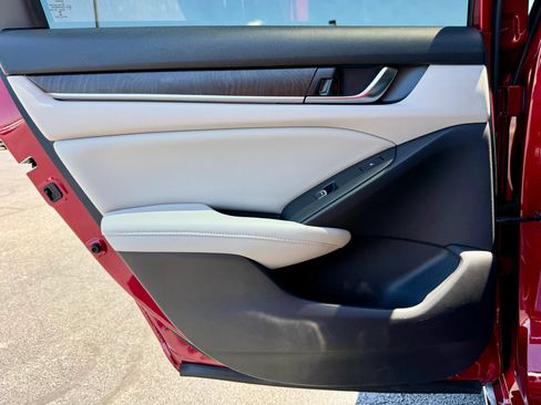 Used 2018 Honda Accord Touring image 35