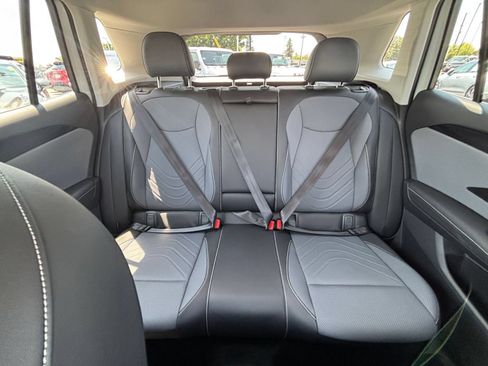 Used 2026 Volkswagen Tiguan SE FWD image 40