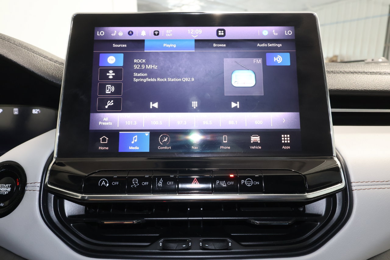 Used 2022 Jeep Compass Limited w/ Elite Group AWD/4WD image 12