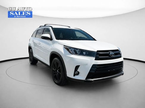 Used 2019 Toyota Highlander SE w/ Carpet Mat Package (TMS) FWD image 1
