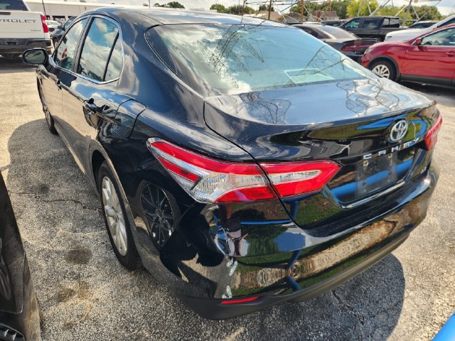 Used 2018 Toyota Camry LE FWD image 3