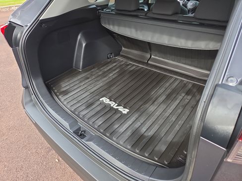 Used 2022 Toyota RAV4 LE image 33