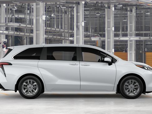 New 2026 Toyota Sienna LE FWD image 14