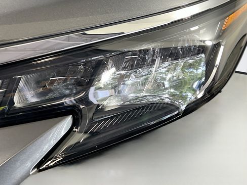 Used 2025 Toyota Sienna XLE FWD image 12