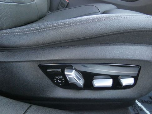 Used 2022 BMW 745e xDrive image 31