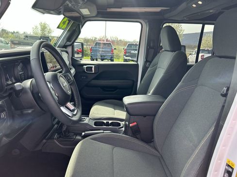 Used 2025 Jeep Wrangler Sahara w/ Safety Group image 21