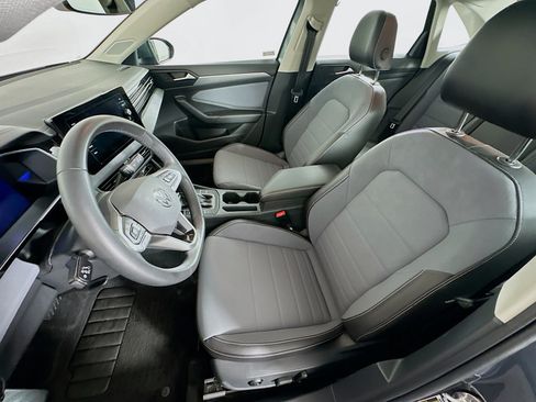 Used 2026 Volkswagen Jetta SE FWD image 13