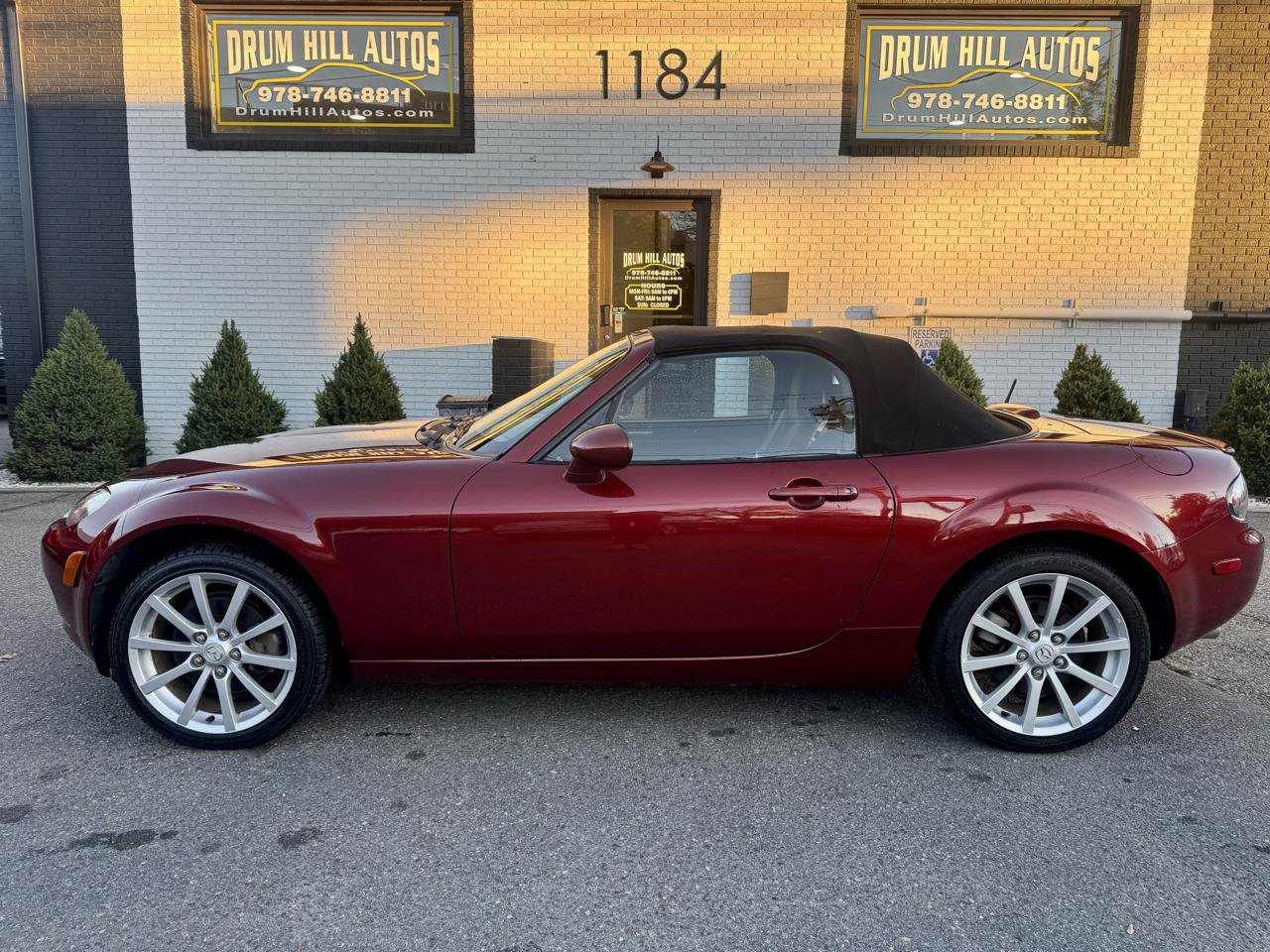 Used 2007 MAZDA MX-5 Miata Touring w/ Suspension Pkg RWD image 4