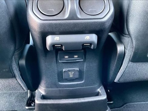 Used 2024 Jeep Wrangler Unlimited Sahara AWD/4WD image 10