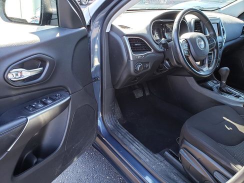 Used 2020 Jeep Cherokee Latitude w/ Cold Weather Group image 4