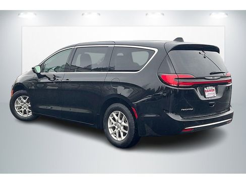 Used 2024 Chrysler Pacifica Touring-L image 12