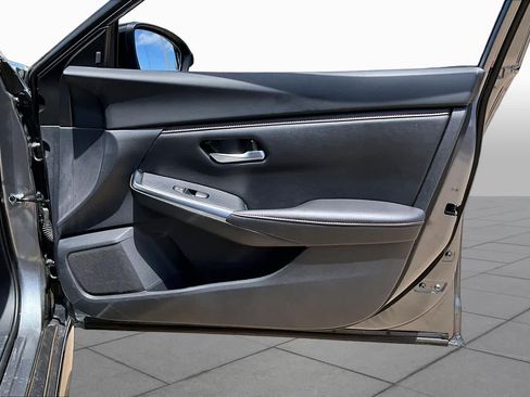 Certified 2025 Nissan Sentra SR FWD image 24