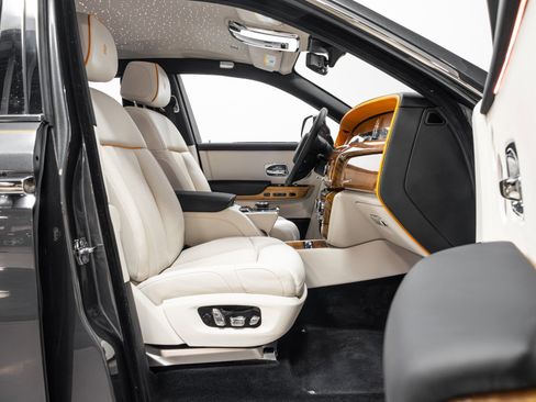 Used 2019 Rolls-Royce Phantom image 28