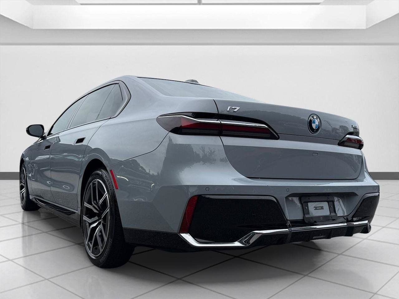 Used 2023 BMW i7 xDrive60 AWD/4WD image 3