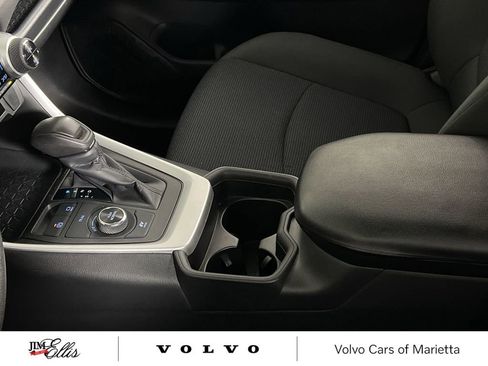 Used 2019 Toyota RAV4 LE image 18