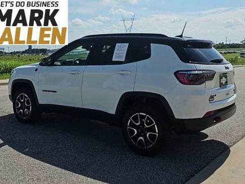 Used 2025 Jeep Compass Trailhawk AWD/4WD image 6