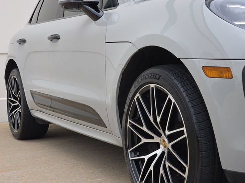 Used 2024 Porsche Macan AWD/4WD image 39