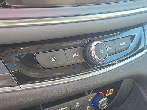 Used 2018 Buick Enclave Premium FWD image 19