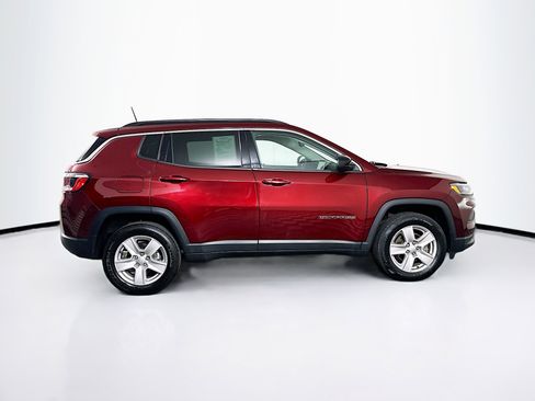 Used 2022 Jeep Compass Latitude image 10