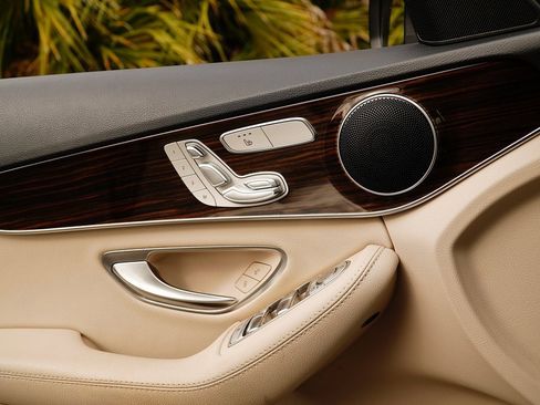 Used 2020 Mercedes-Benz C 300 Sedan image 25