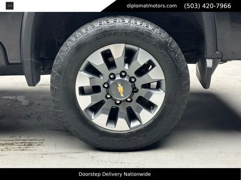 Used 2022 Chevrolet Silverado 2500 High Country w/ Z71 Off-Road Package image 38