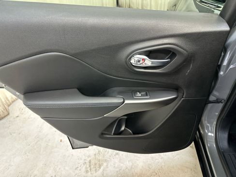 Used 2020 Jeep Cherokee Latitude Plus w/ Cold Weather Group image 28