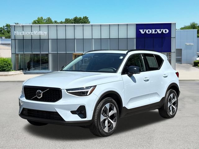 Certified 2026 Volvo XC40 B5 Plus AWD/4WD image 1