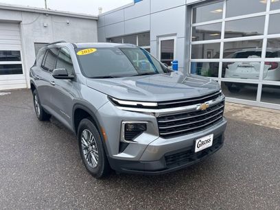 Used 2025 Chevrolet Traverse LT