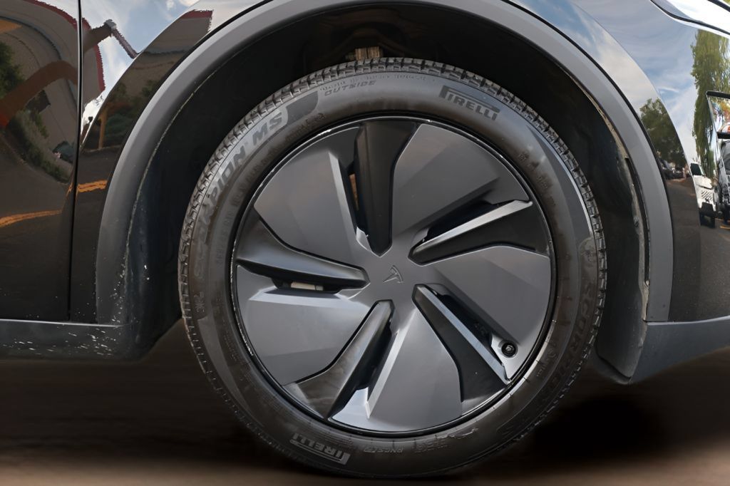 Used 2026 Tesla Model Y Long Range RWD image 16